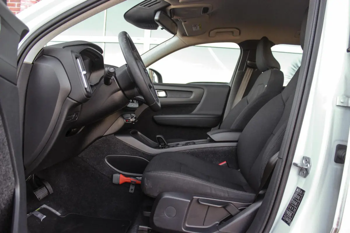 1.5 T2 Momentum Core | 1e eigenaar | NL auto | Navigatie | Cruise control | Bluetooth | LED | Parkeersensoren | Bluetooth | Botsherkenning | Rijstrooksensor
