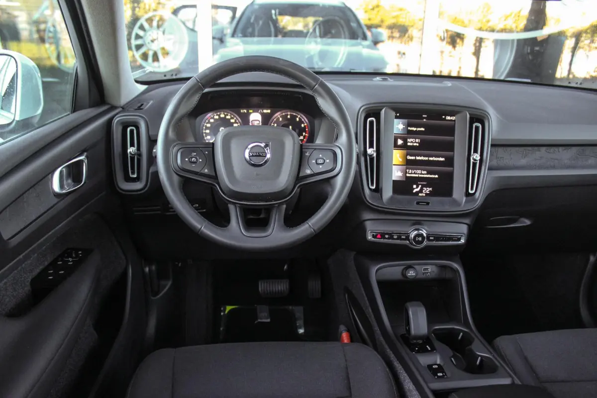 1.5 T2 Momentum Core | 1e eigenaar | NL auto | Navigatie | Cruise control | Bluetooth | LED | Parkeersensoren | Bluetooth | Botsherkenning | Rijstrooksensor