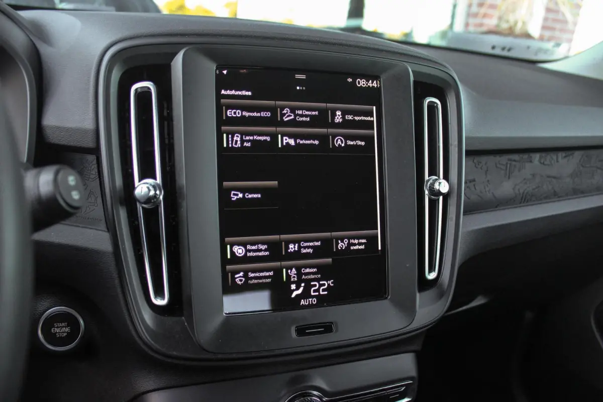 1.5 T2 Momentum Core | 1e eigenaar | NL auto | Navigatie | Cruise control | Bluetooth | LED | Parkeersensoren | Bluetooth | Botsherkenning | Rijstrooksensor