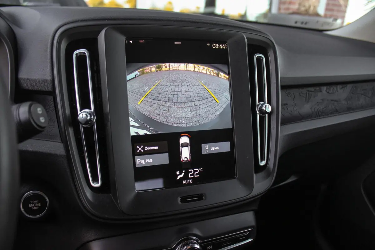 1.5 T2 Momentum Core | 1e eigenaar | NL auto | Navigatie | Cruise control | Bluetooth | LED | Parkeersensoren | Bluetooth | Botsherkenning | Rijstrooksensor