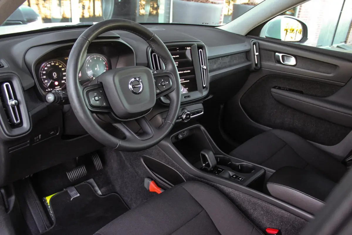 1.5 T2 Momentum Core | 1e eigenaar | NL auto | Navigatie | Cruise control | Bluetooth | LED | Parkeersensoren | Bluetooth | Botsherkenning | Rijstrooksensor