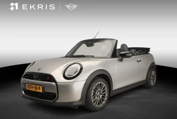 S Automaat / Sportstoelen / LED / Park assist / Head-up / Stoelverwarming / Alu wielen 17 inch