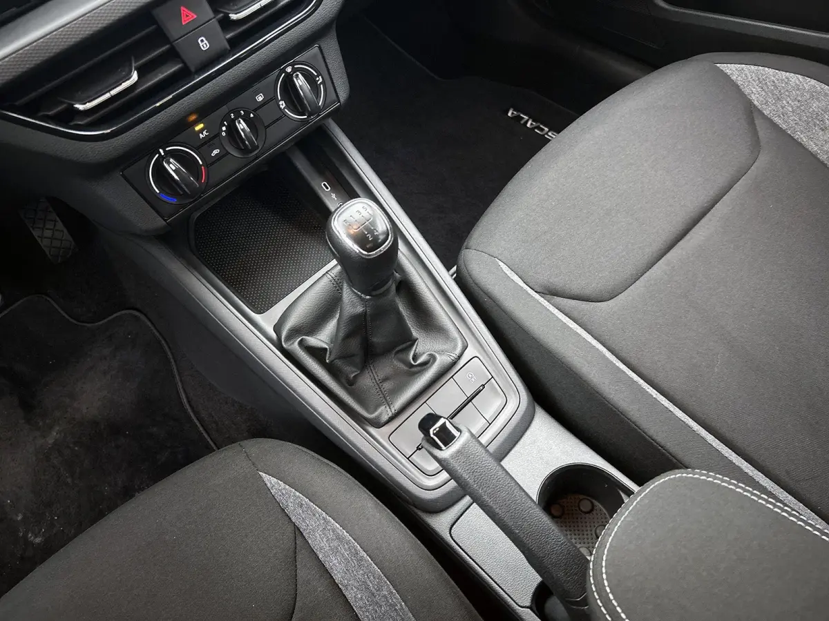1.0 TSI Active 95 PK | LED Koplampen | Apple Carplay/Android Auto | Airconditioning | DAB | Direct leverbaar! |