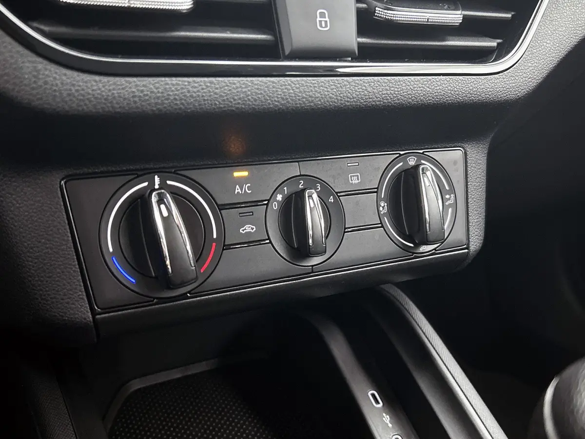 1.0 TSI Active 95 PK | LED Koplampen | Apple Carplay/Android Auto | Airconditioning | DAB | Direct leverbaar! |