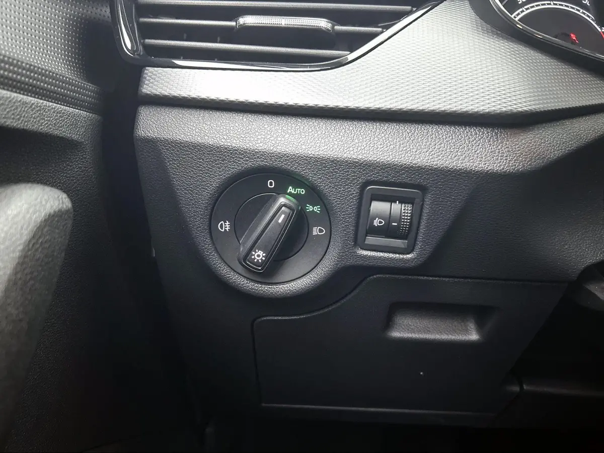 1.0 TSI Active 95 PK | LED Koplampen | Apple Carplay/Android Auto | Airconditioning | DAB | Direct leverbaar! |