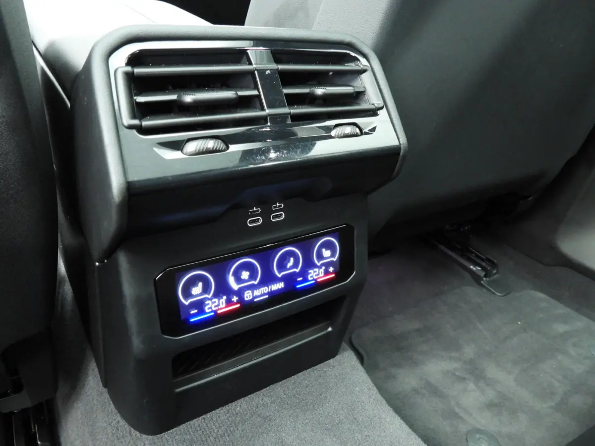 530e | M-Sportpakket | LED | HUD | Active cruise | Panoramadak | Keyles go | DAB | Harman-kardon sound | Alu 20 inch