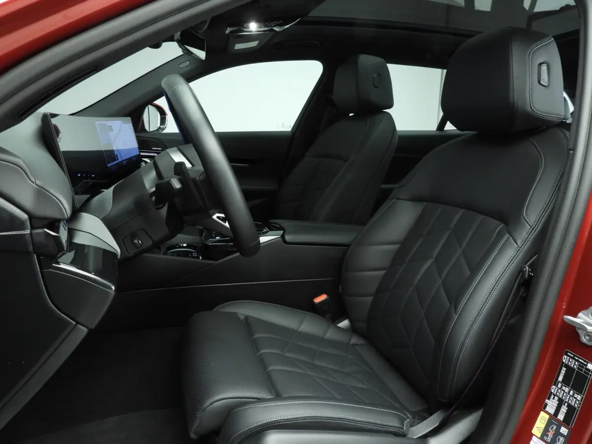 530e | M-Sportpakket | LED | HUD | Active cruise | Panoramadak | Keyles go | DAB | Harman-kardon sound | Alu 20 inch