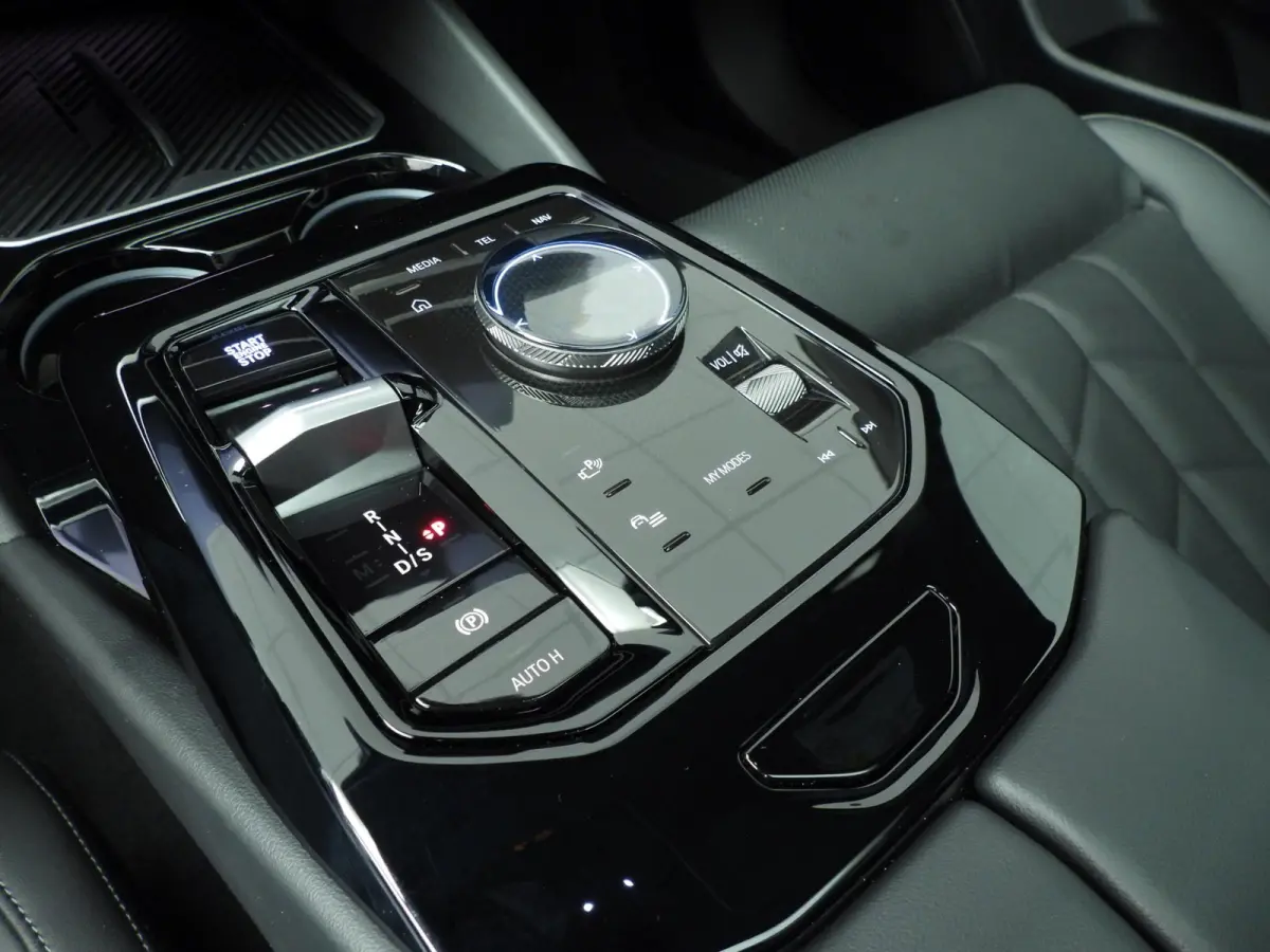 530e | M-Sportpakket | LED | HUD | Active cruise | Panoramadak | Keyles go | DAB | Harman-kardon sound | Alu 20 inch