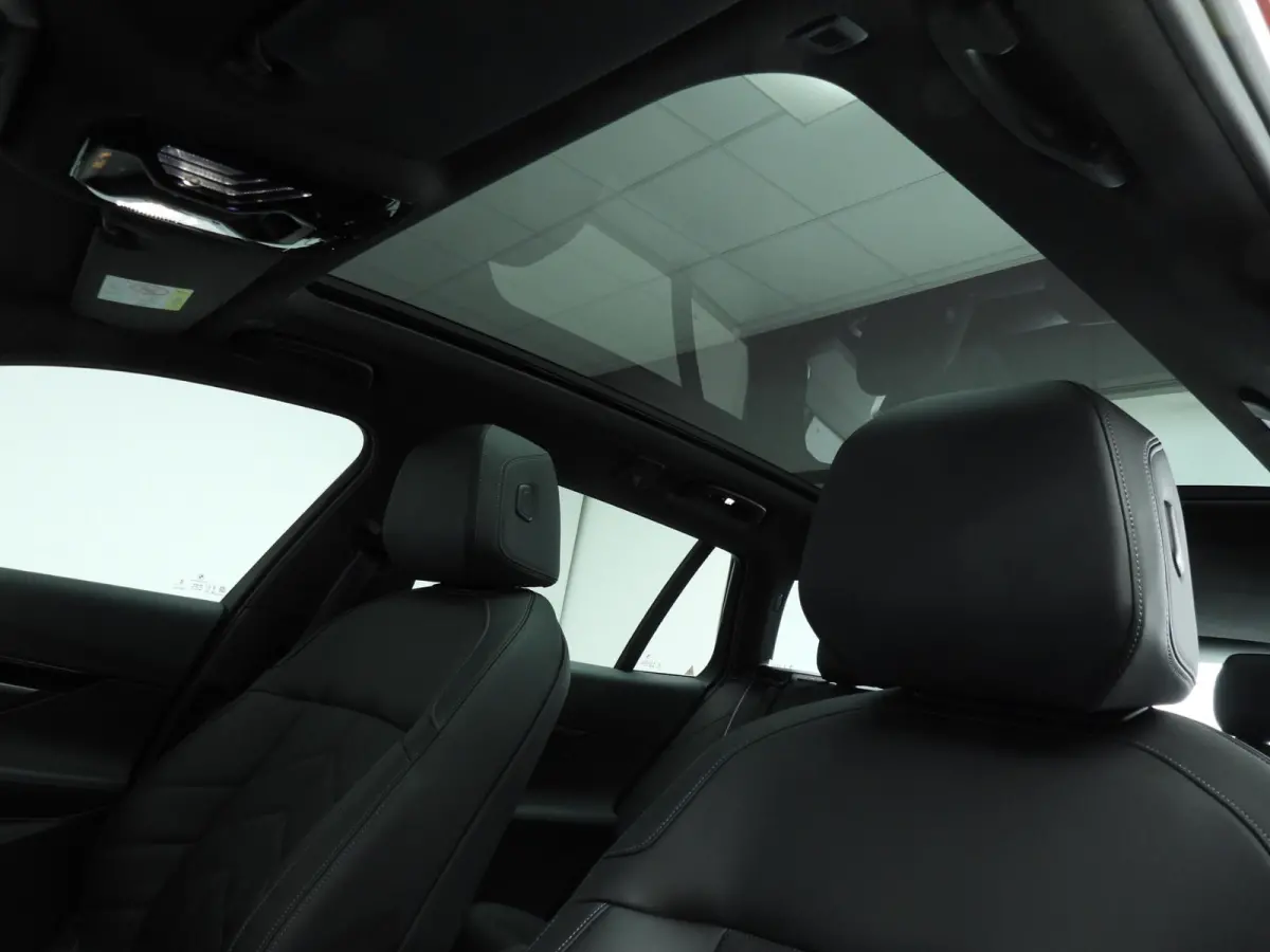 530e | M-Sportpakket | LED | HUD | Active cruise | Panoramadak | Keyles go | DAB | Harman-kardon sound | Alu 20 inch