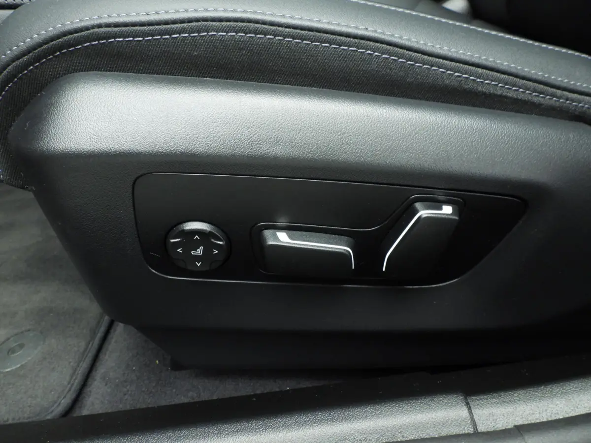 530e | M-Sportpakket | LED | HUD | Active cruise | Panoramadak | Keyles go | DAB | Harman-kardon sound | Alu 20 inch