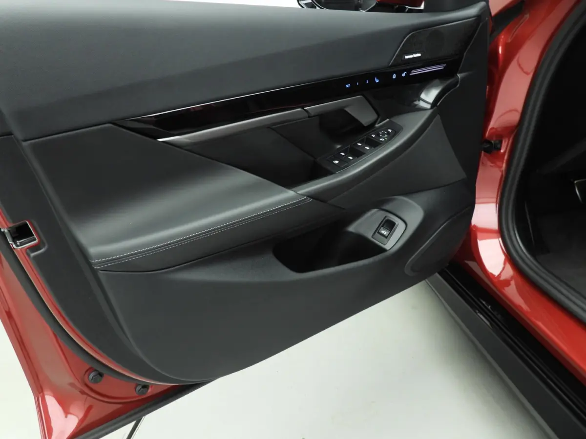 530e | M-Sportpakket | LED | HUD | Active cruise | Panoramadak | Keyles go | DAB | Harman-kardon sound | Alu 20 inch