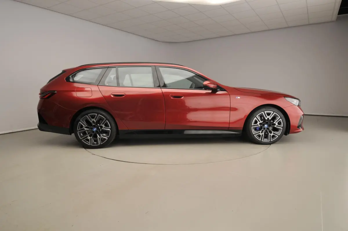 530e | M-Sportpakket | LED | HUD | Active cruise | Panoramadak | Keyles go | DAB | Harman-kardon sound | Alu 20 inch