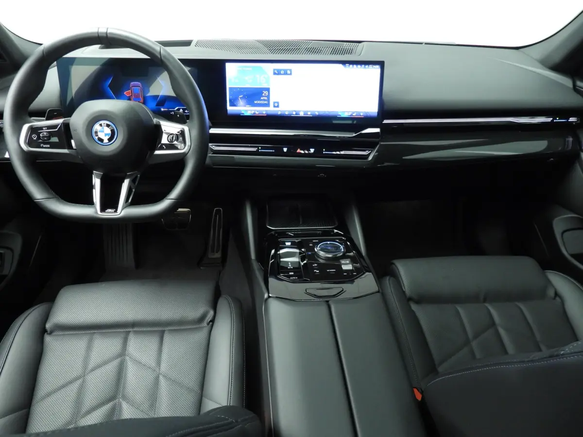 530e | M-Sportpakket | LED | HUD | Active cruise | Panoramadak | Keyles go | DAB | Harman-kardon sound | Alu 20 inch