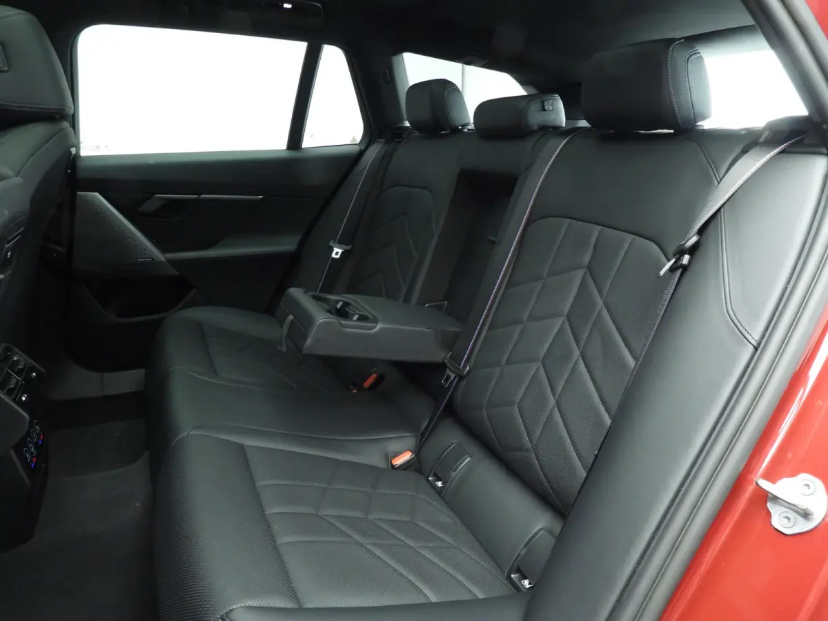 530e | M-Sportpakket | LED | HUD | Active cruise | Panoramadak | Keyles go | DAB | Harman-kardon sound | Alu 20 inch