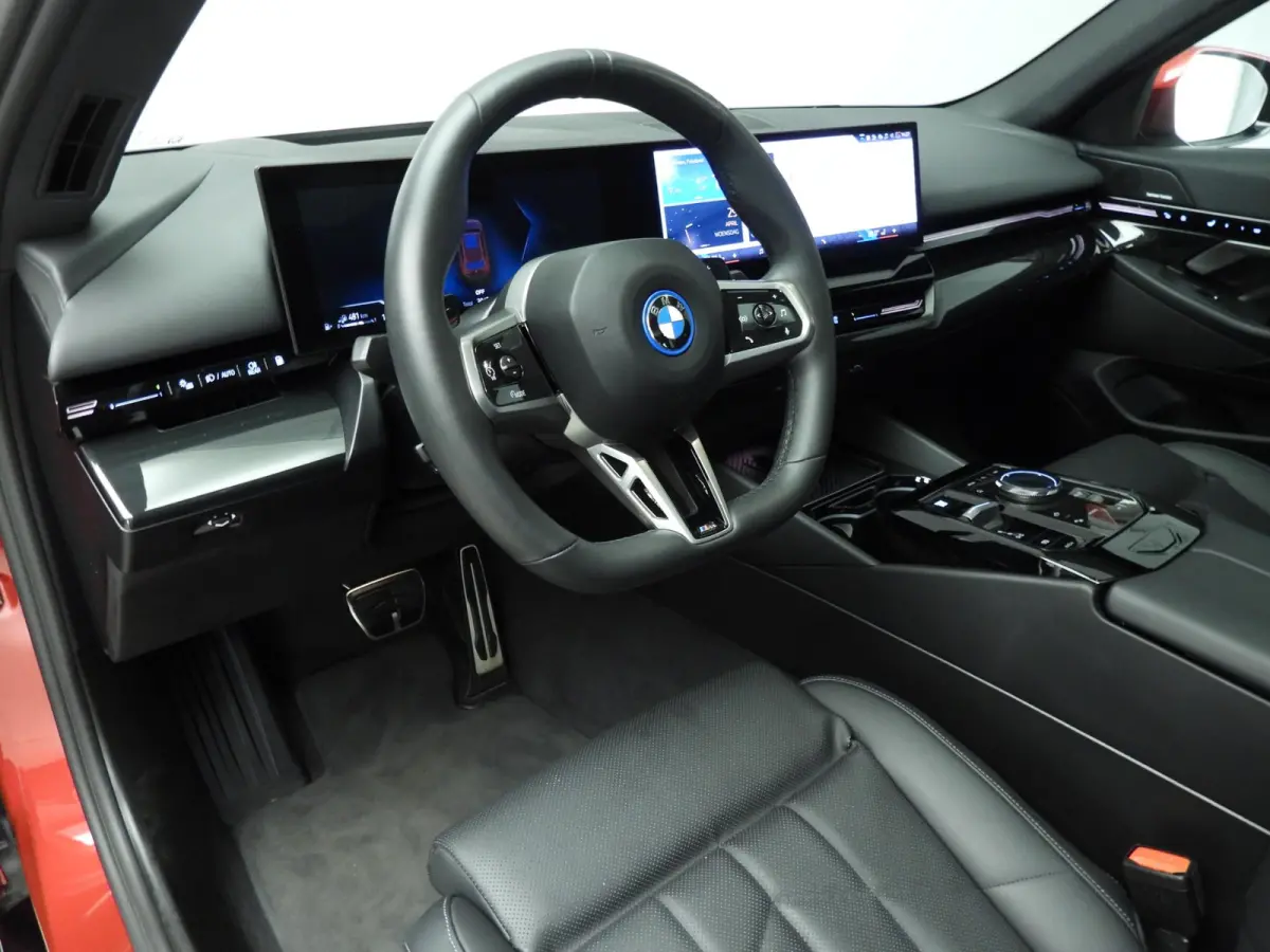 530e | M-Sportpakket | LED | HUD | Active cruise | Panoramadak | Keyles go | DAB | Harman-kardon sound | Alu 20 inch