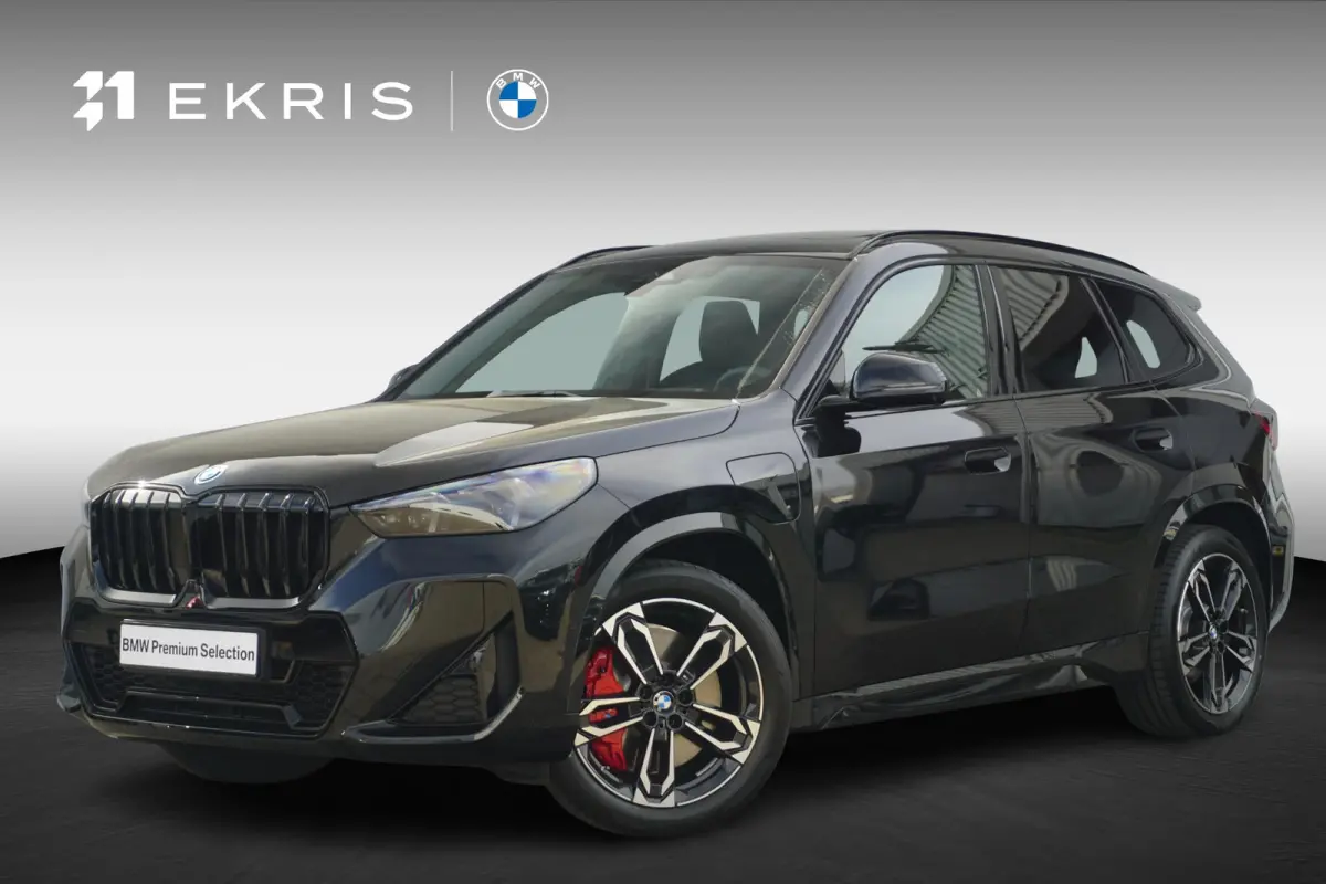 xDrive25e | M Sportpakket Pro | Trekhaak | Schuif-kanteldak | Head-up | Harman Kardon | Rondomzicht Camera | Elekrische Stoelen + Geheugen | Cruise control adaptief met Stop&Go en stuurhulp