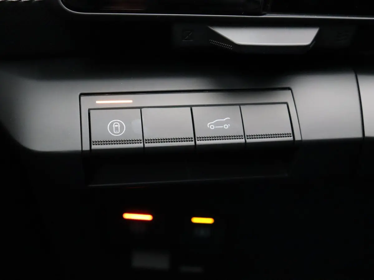 Instyle 87 kWh | 8 jaar GARANTIE ! | Elektrische voorstoelen met Geheugen | Stoel en stuurwiel verwarming | Elektrische Achterklep | Harman&Kardon Audio |