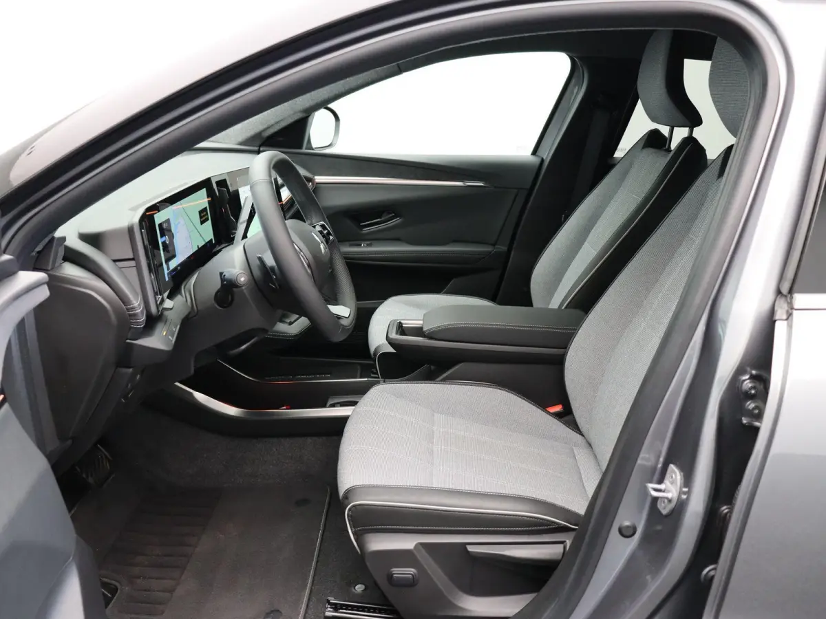 Instyle 87 kWh | 8 jaar GARANTIE ! | Elektrische voorstoelen met Geheugen | Stoel en stuurwiel verwarming | Elektrische Achterklep | Harman&Kardon Audio |