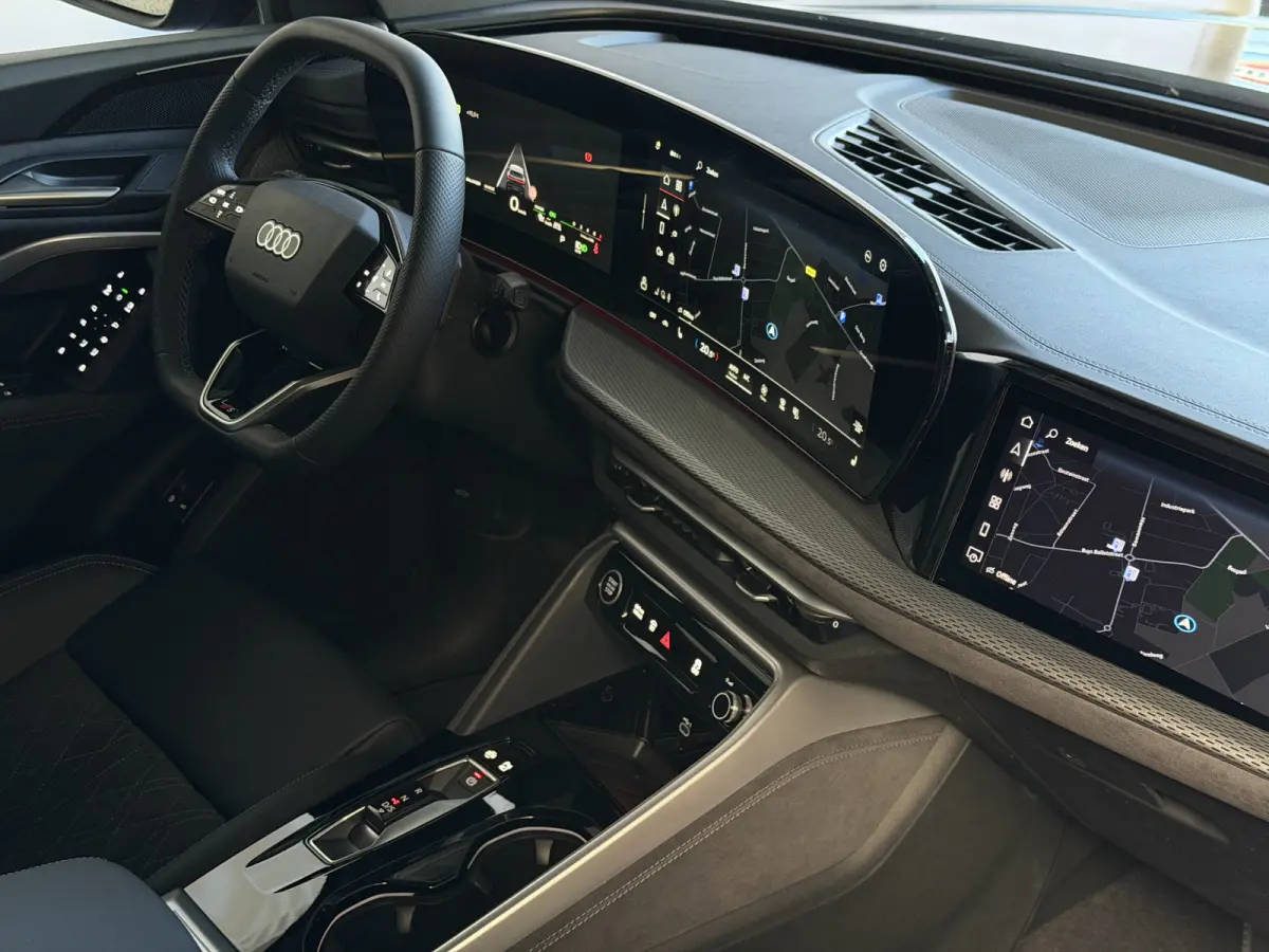 55 TFSI e quattro S edition 2 367 PK | S Line | Black Optic | Tech Plus | Panoramadak | Matrix LED | 21 inch Audi Sport | MMI Passagiersdisplay | 360° Camera | Memory NW PRIJS € 92.647.-