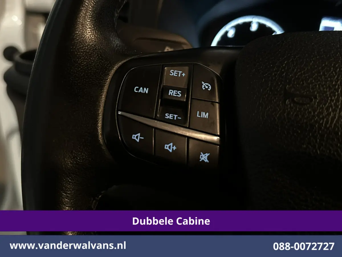 2.0 TDCI 131pk L2H1 Dubbele Cabine Inrichting Euro6 Airco | 5-Zits | Camera | Cruisecontrol | LED Parkeersensoren, Stoelverwarming, Achterklep, Dakdragers, 2800kg trekvermogen