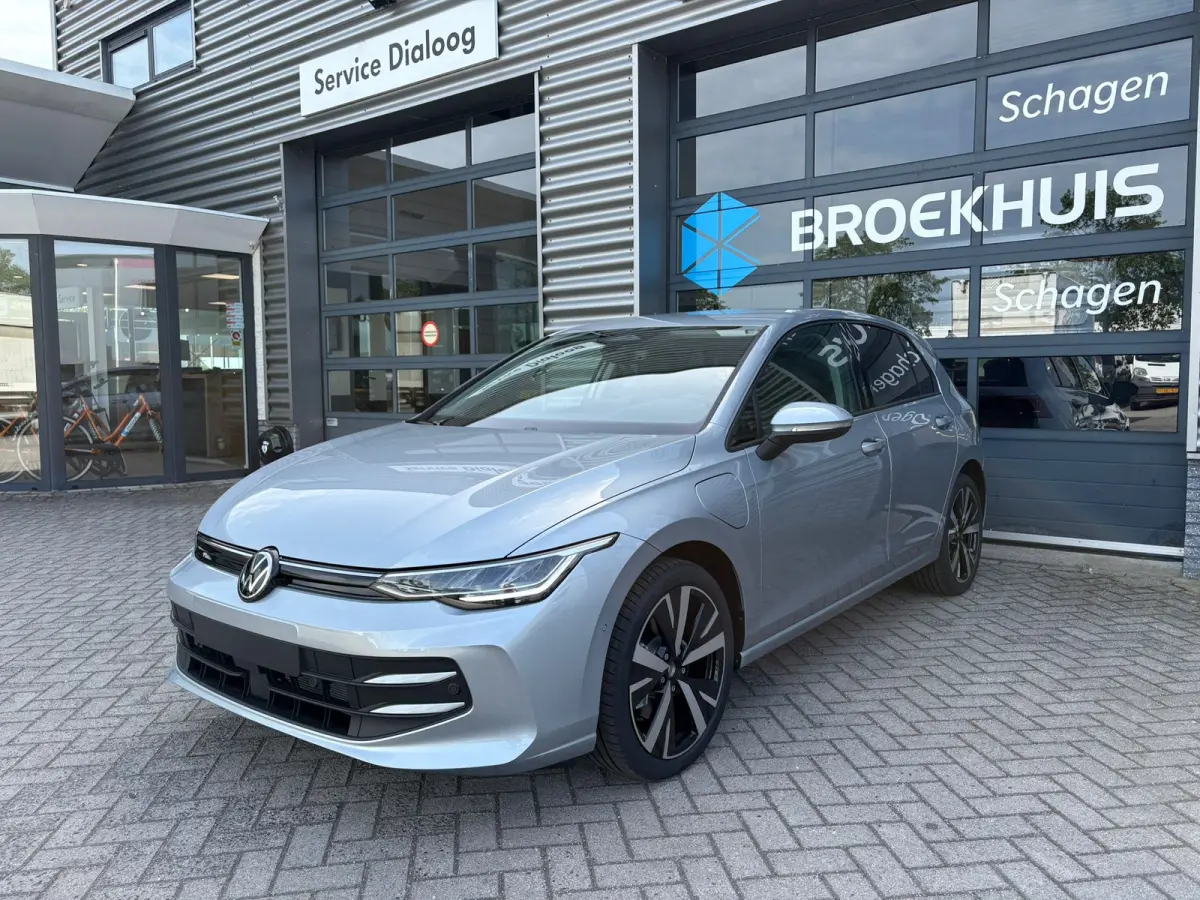Life Edition eHybrid | 'App-Connect' draadloze smartphone integratie | Achterbank in ongelijke delen neerklapbaar incl. middenarmsteun en doorlaadmogelijkheid | Afstandscontrolesysteem (Fron