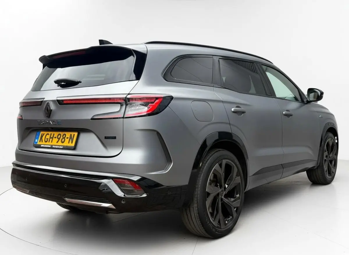 E-Tech full hybrid Led Carplay 7 Pers Pano 23 Hoge Instap Dealer Onderhouden Eerste Eigenaar Full Options Massage Sfeerverlichting Camera Perfecte Staat