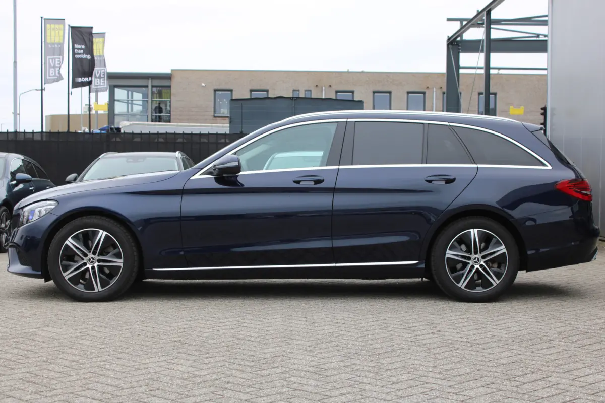 180d Business Sol. Avantgarde <<FACELIFT>> DIGI-DASH SFEER CARPLAY CAMERA TREKHAAK MULTIBEAM
