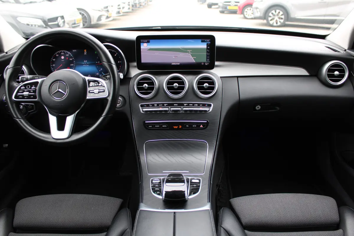 180d Business Sol. Avantgarde <<FACELIFT>> DIGI-DASH SFEER CARPLAY CAMERA TREKHAAK MULTIBEAM