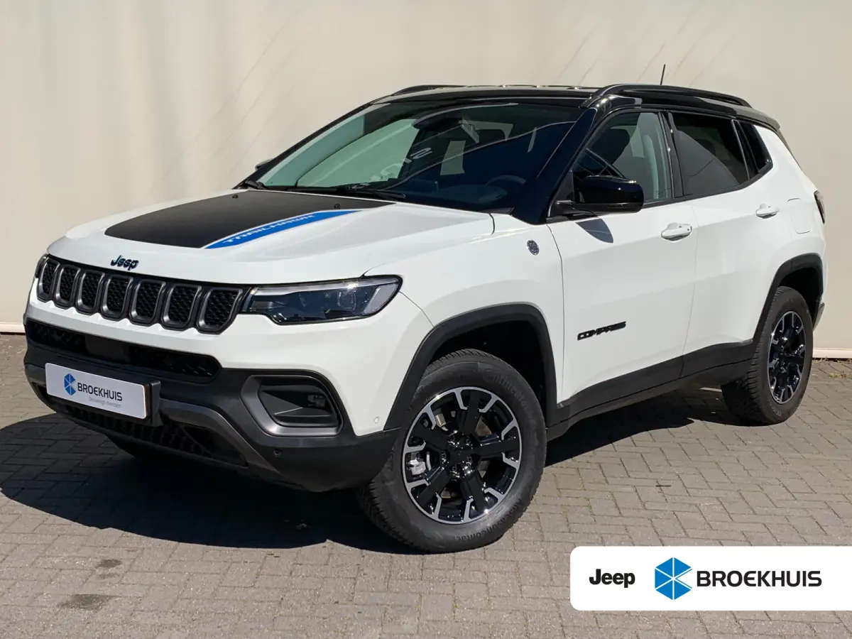 4xe 240 Plug-in Hybrid Trailhawk Airco | Camera | Cruise Control Adaptief | DAB | Keyless | LED | 17" | PDC V&A | Stoelverkoeling |