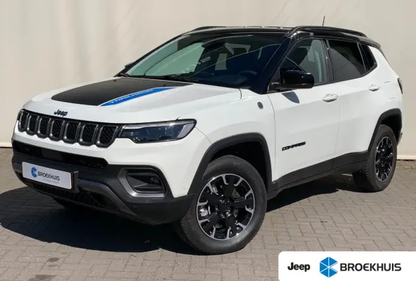 4xe 240 Plug-in Hybrid Trailhawk Airco | Camera | Cruise Control Adaptief | DAB | Keyless | LED | 17" | PDC V&A | Stoelverkoeling |