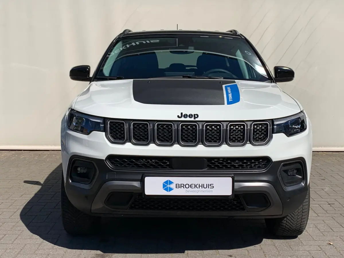 4xe 240 Plug-in Hybrid Trailhawk Airco | Camera | Cruise Control Adaptief | DAB | Keyless | LED | 17" | PDC V&A | Stoelverkoeling |