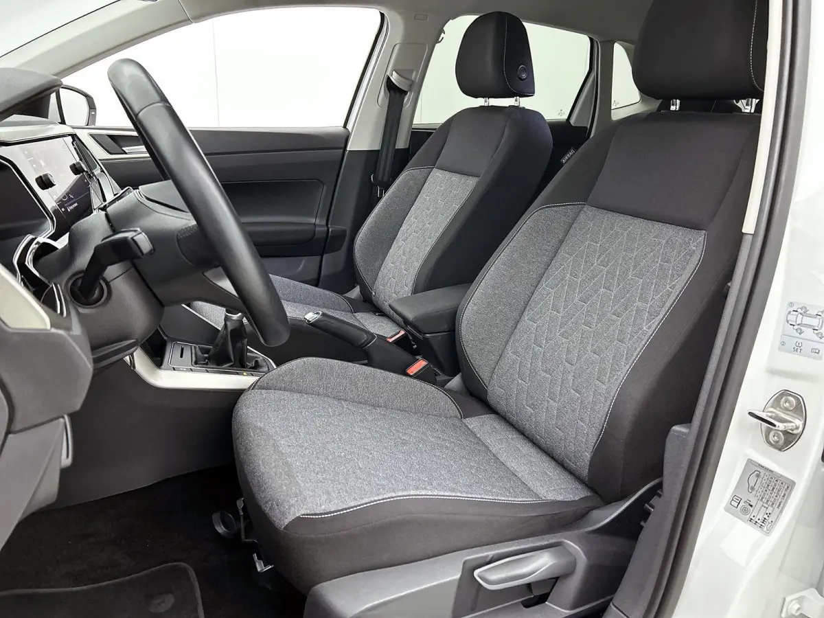 1.0 TSI Life Business | 95 PK | Stoelverwarming | Digital Cockpit | Climatronic (Automatische Airco) | Parkeersensoren |