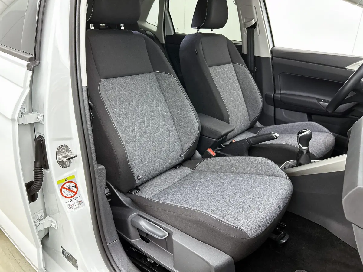 1.0 TSI Life Business | 95 PK | Stoelverwarming | Digital Cockpit | Climatronic (Automatische Airco) | Parkeersensoren |