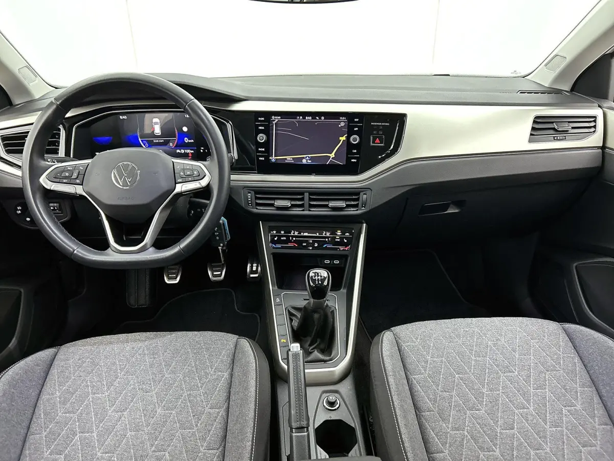 1.0 TSI Life Business | 95 PK | Stoelverwarming | Digital Cockpit | Climatronic (Automatische Airco) | Parkeersensoren |