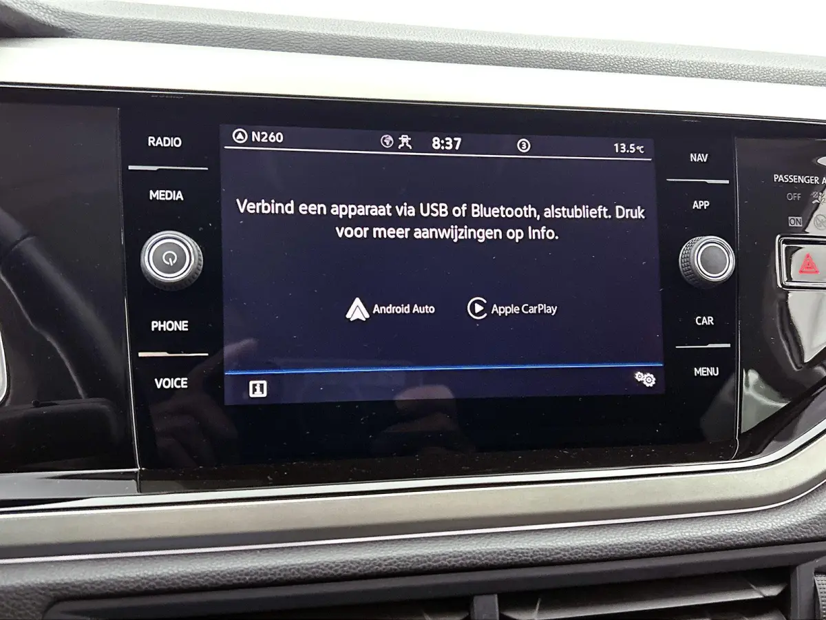 1.0 TSI Life Business | 95 PK | Stoelverwarming | Digital Cockpit | Climatronic (Automatische Airco) | Parkeersensoren |