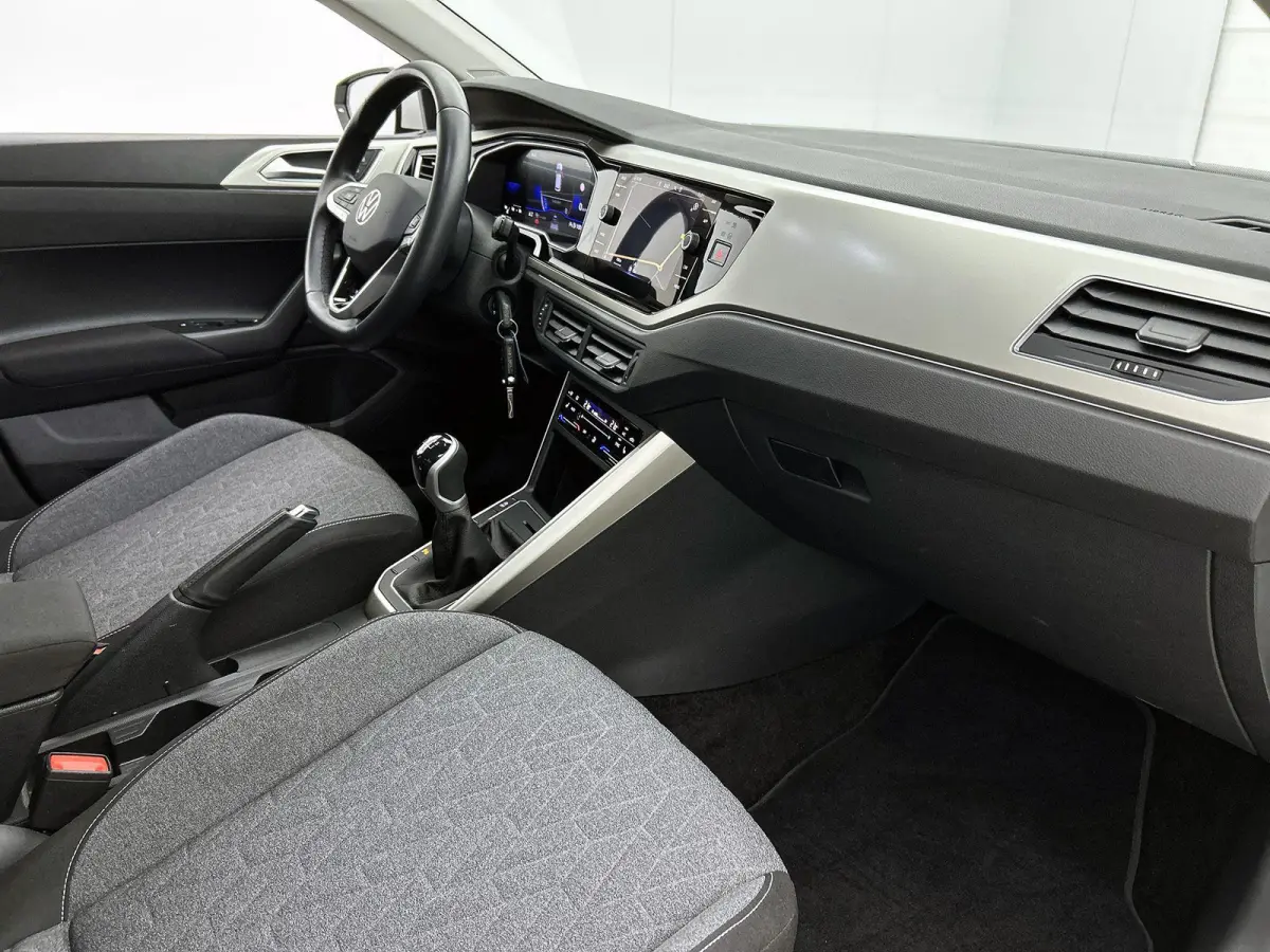 1.0 TSI Life Business | 95 PK | Stoelverwarming | Digital Cockpit | Climatronic (Automatische Airco) | Parkeersensoren |