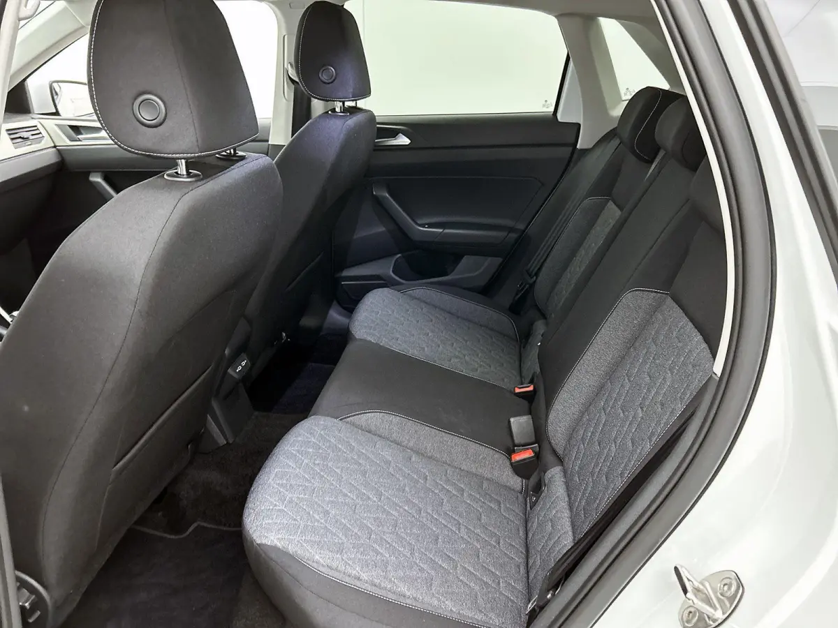 1.0 TSI Life Business | 95 PK | Stoelverwarming | Digital Cockpit | Climatronic (Automatische Airco) | Parkeersensoren |