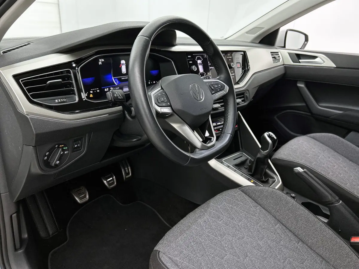 1.0 TSI Life Business | 95 PK | Stoelverwarming | Digital Cockpit | Climatronic (Automatische Airco) | Parkeersensoren |