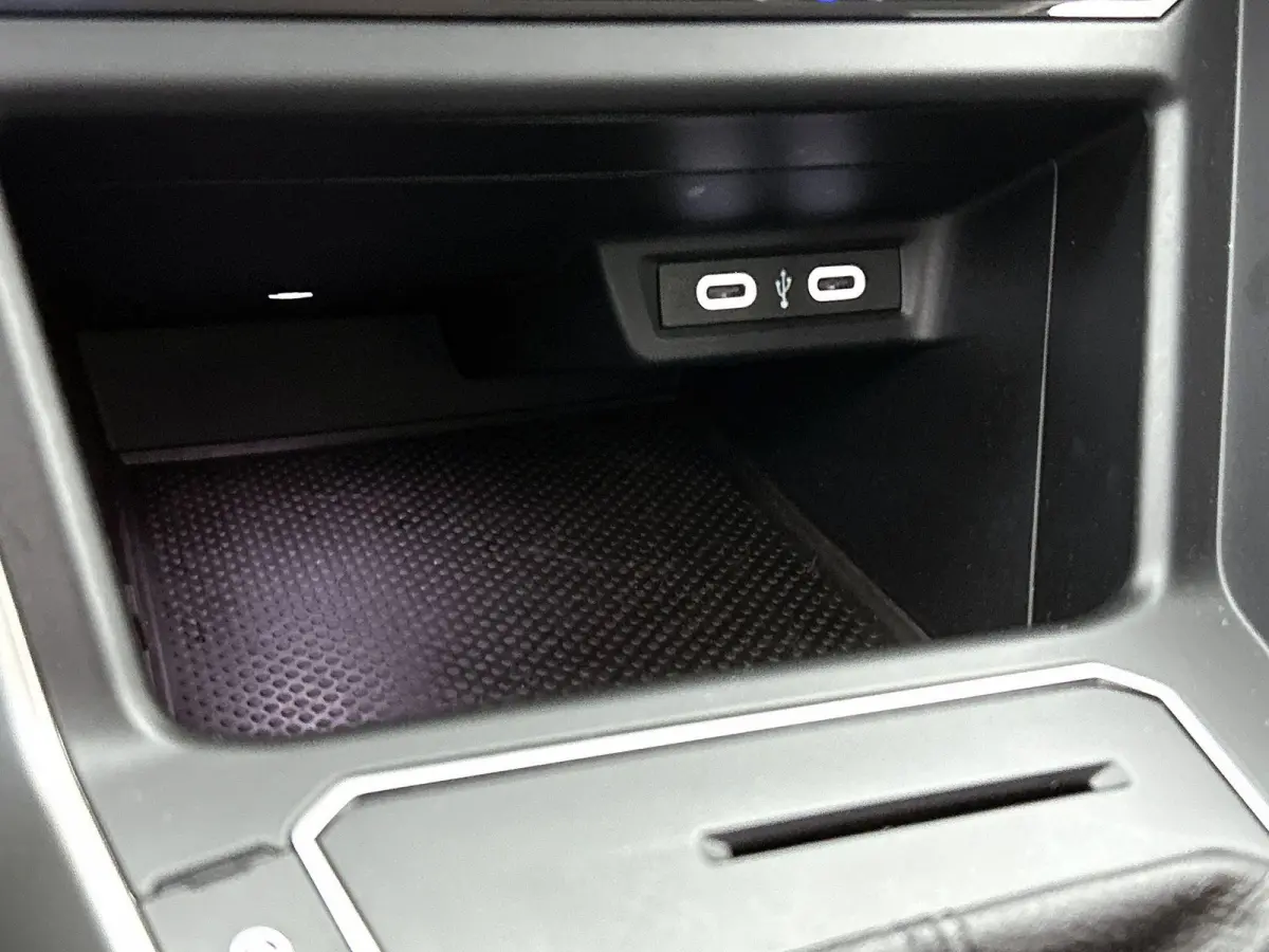 1.0 TSI Life Business | 95 PK | Stoelverwarming | Digital Cockpit | Climatronic (Automatische Airco) | Parkeersensoren |