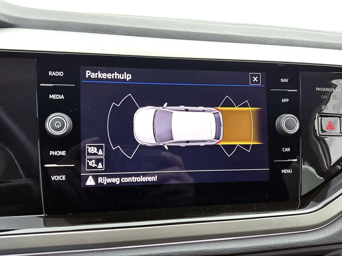 1.0 TSI Life Business | 95 PK | Stoelverwarming | Digital Cockpit | Climatronic (Automatische Airco) | Parkeersensoren |