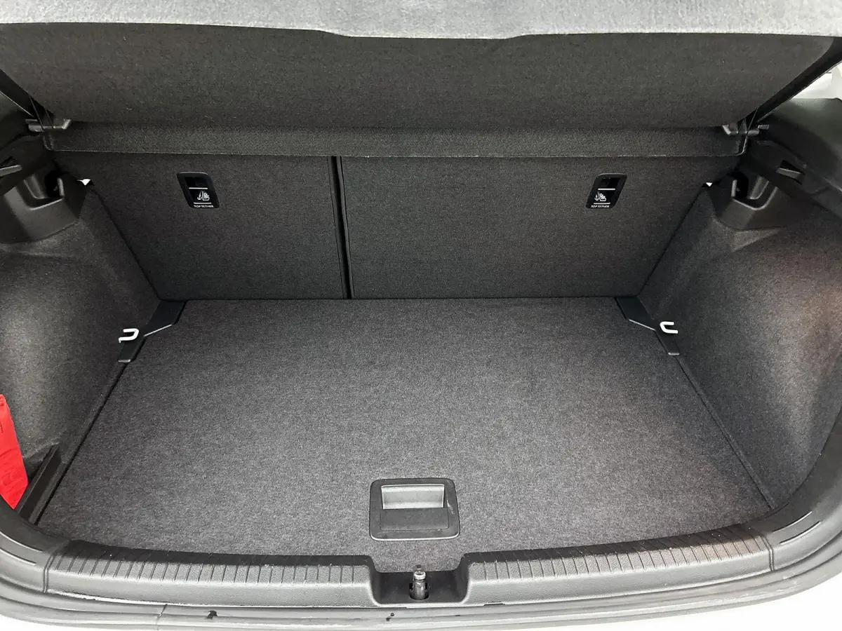 1.0 TSI Life Business | 95 PK | Stoelverwarming | Digital Cockpit | Climatronic (Automatische Airco) | Parkeersensoren |