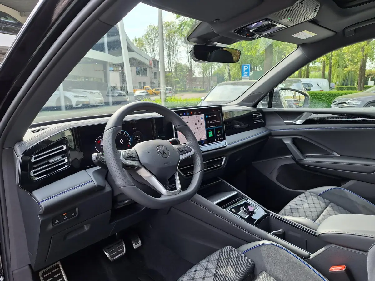 Hybrid 272pk DSG R-Line (Pano,Trekhaak,Camera)