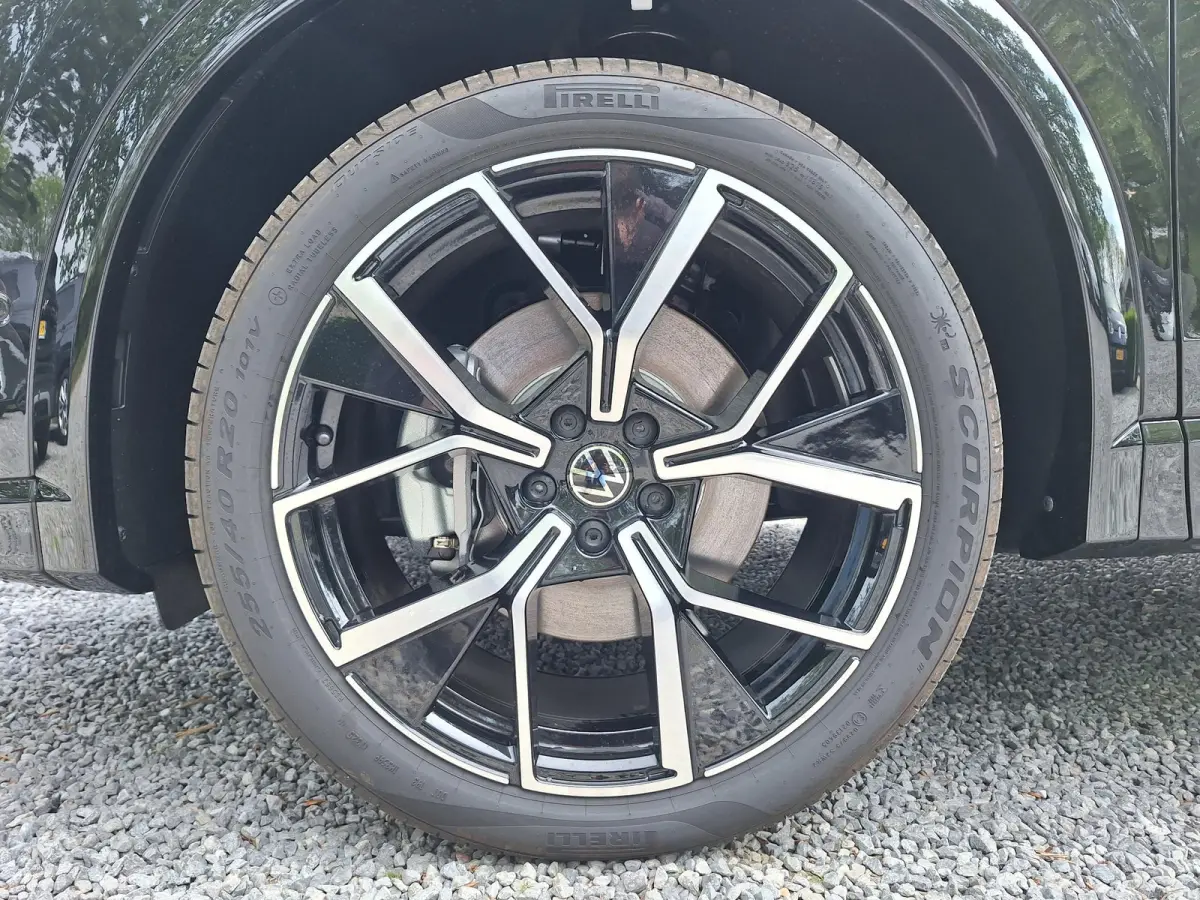 Hybrid 272pk DSG R-Line (Pano,Trekhaak,Camera)