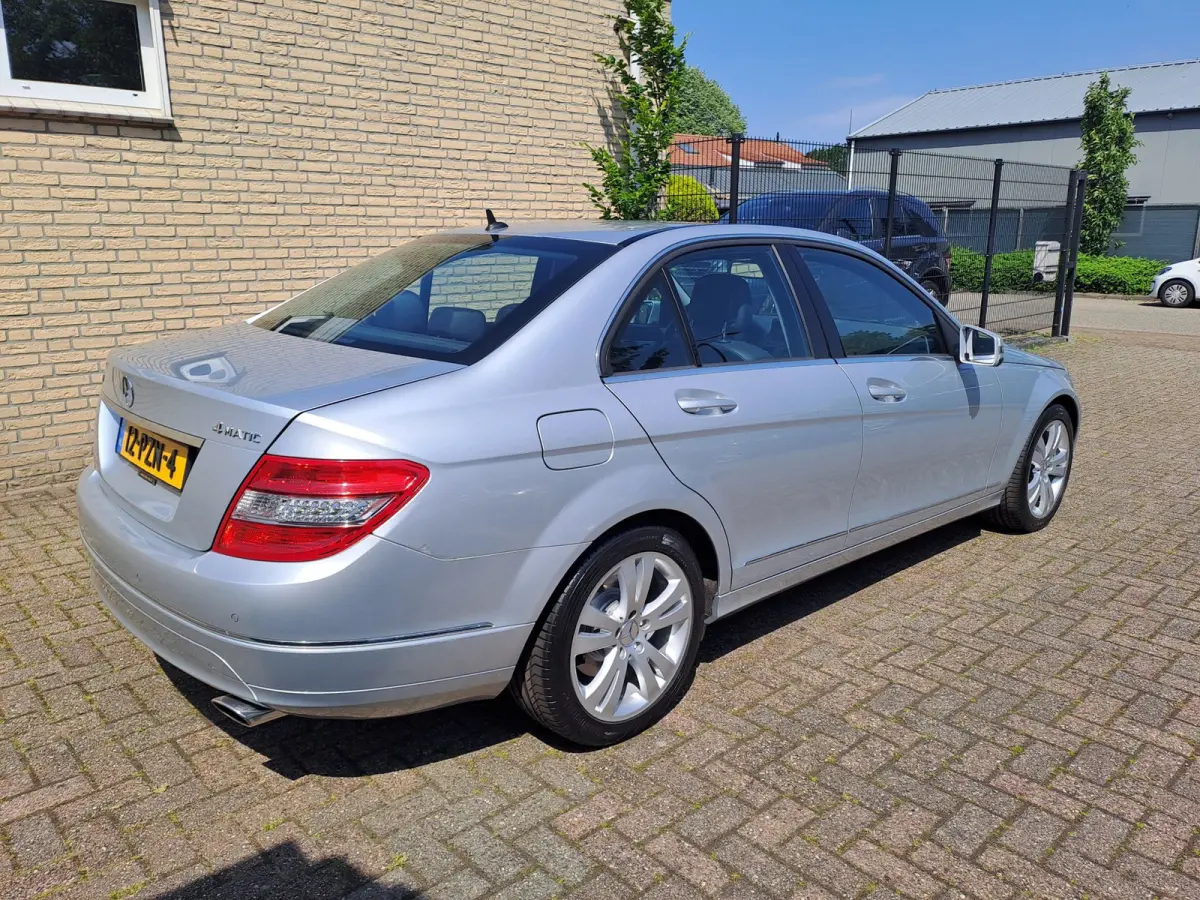 300 Elegance 4-Matic