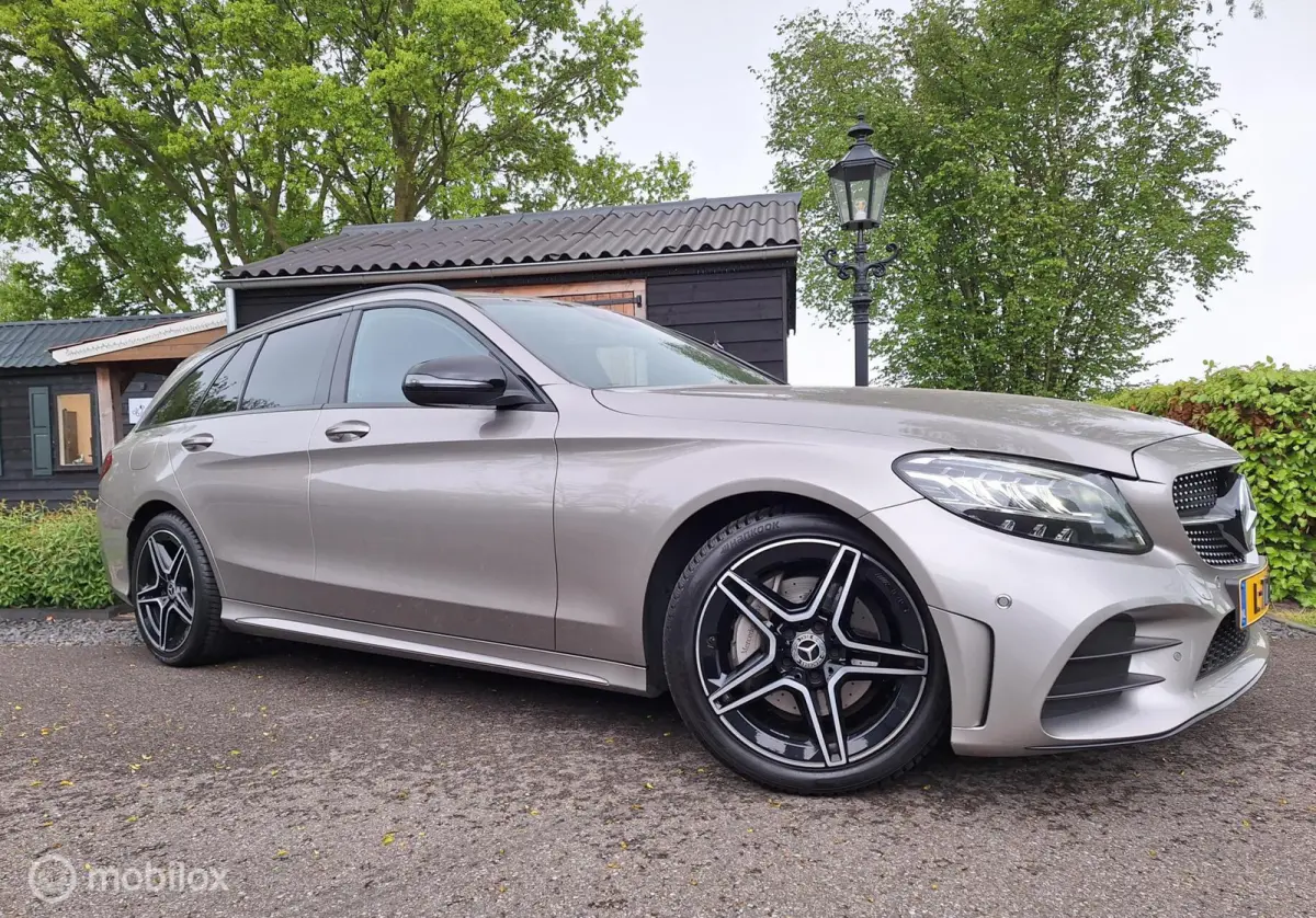 180 Business Solution AMG 1e Eigenaar, BTW-Auto ! Full-Option ! Mojavezilver ! Trekhaak-automatisch-wegklapbaar.