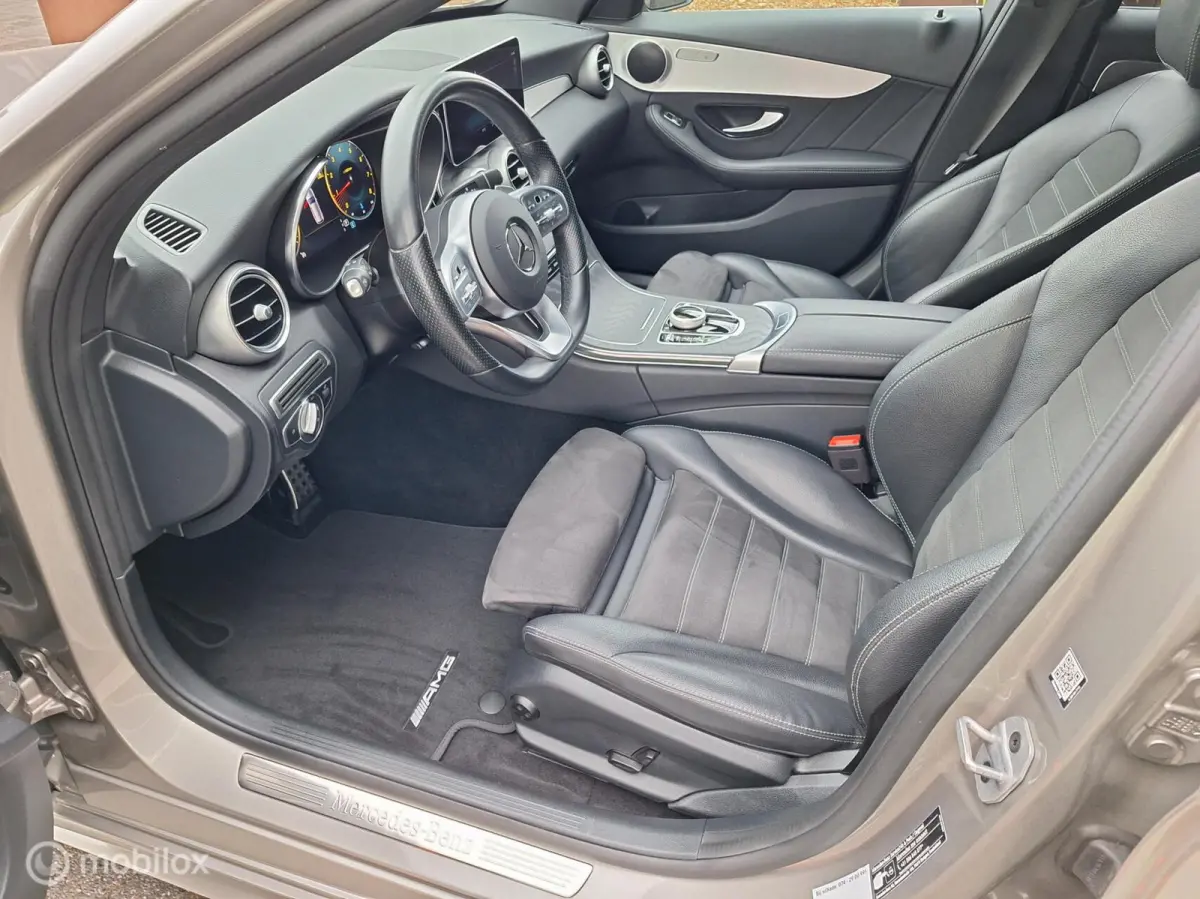 180 Business Solution AMG 1e Eigenaar, BTW-Auto ! Full-Option ! Mojavezilver ! Trekhaak-automatisch-wegklapbaar.