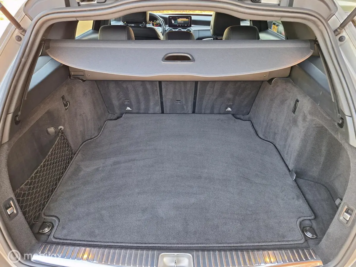 180 Business Solution AMG 1e Eigenaar, BTW-Auto ! Full-Option ! Mojavezilver ! Trekhaak-automatisch-wegklapbaar.