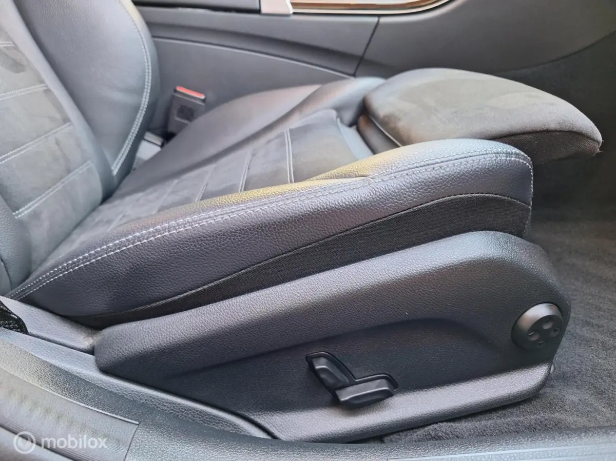 180 Business Solution AMG 1e Eigenaar, BTW-Auto ! Full-Option ! Mojavezilver ! Trekhaak-automatisch-wegklapbaar.