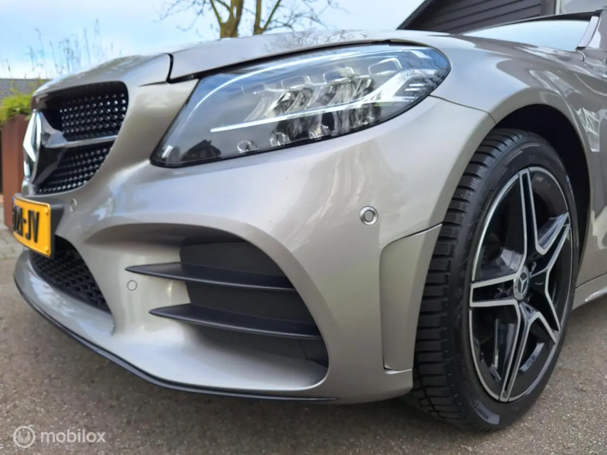 180 Business Solution AMG 1e Eigenaar, BTW-Auto ! Full-Option ! Mojavezilver ! Trekhaak-automatisch-wegklapbaar.