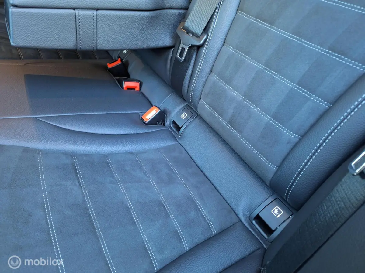 180 Business Solution AMG 1e Eigenaar, BTW-Auto ! Full-Option ! Mojavezilver ! Trekhaak-automatisch-wegklapbaar.